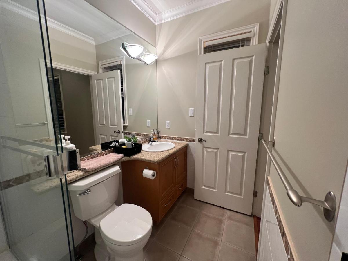 Lucky Room, A Comfortable Bedroom With Private Bathroom Close To Yvr Richmond Exterior photo